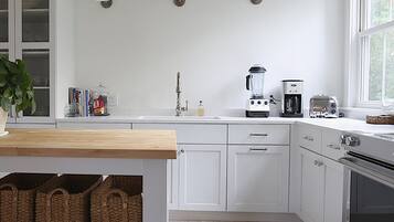 冰箱、微波炉、烤箱、炉灶