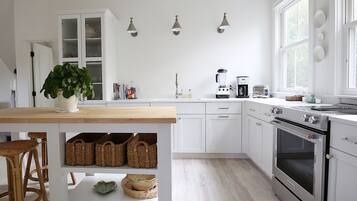 冰箱、微波炉、烤箱、炉灶