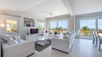 TV, DVD player, books, stereo