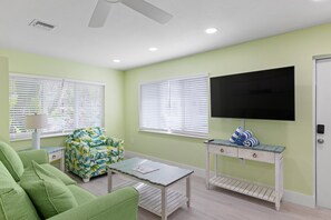 Televisión y oficina 