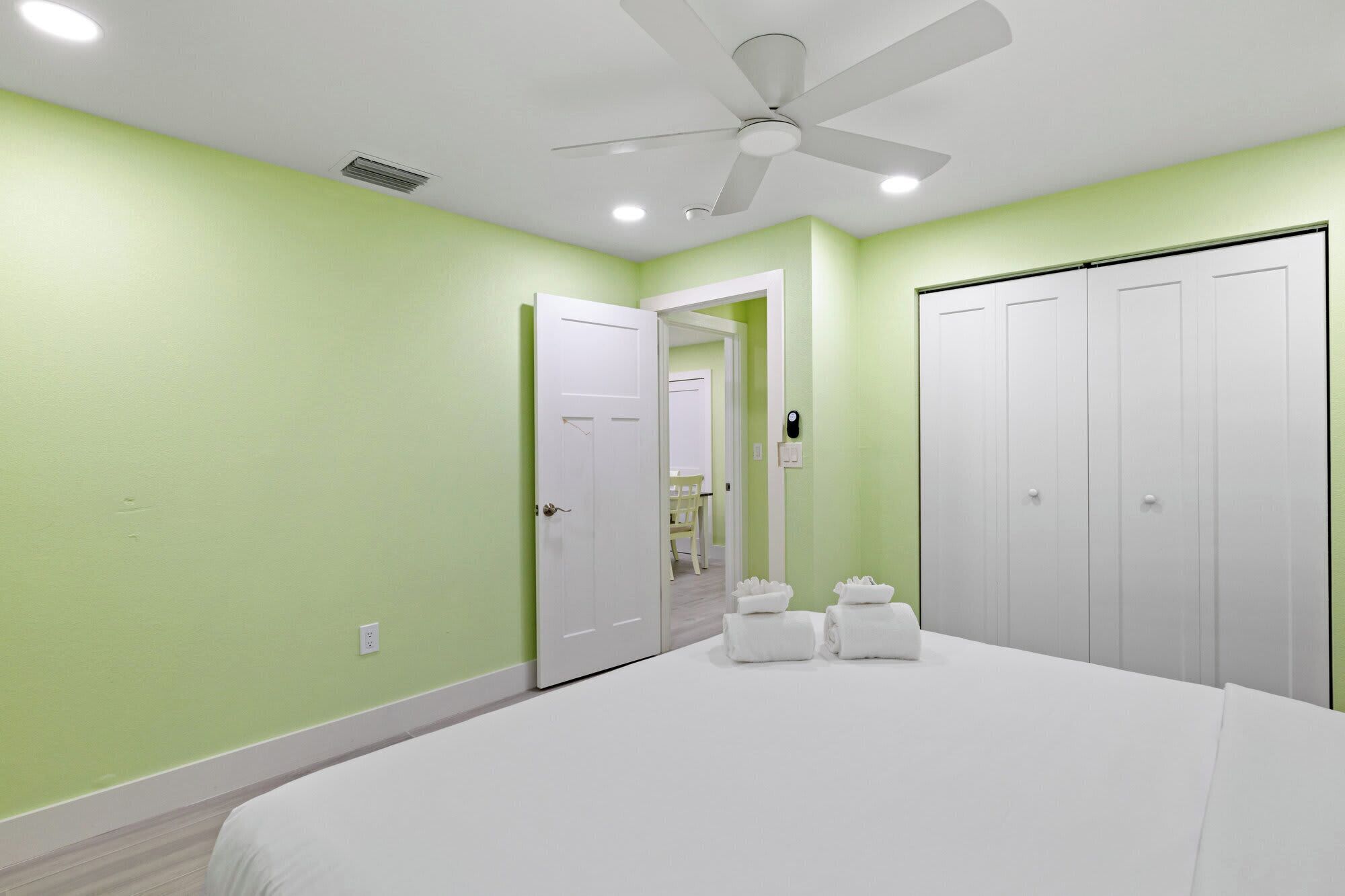1 habitación, tabla de planchar con plancha, wifi y ropa de cama 