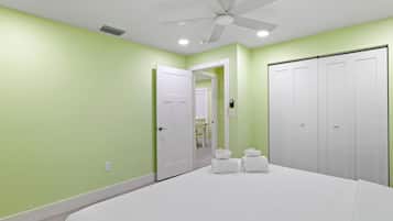 1 habitación, tabla de planchar con plancha, wifi y ropa de cama
