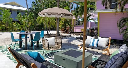 The Flamingo Residence at Sandpiper Inn, Bikes, Beachgear