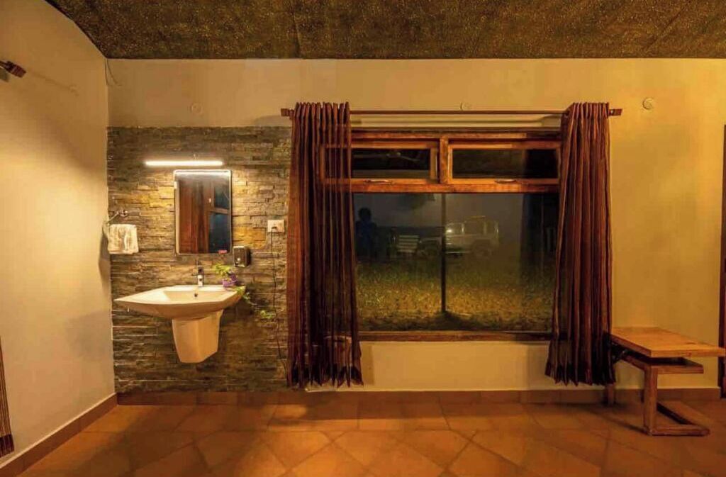 Dusj, hårføner, håndklær og såpe