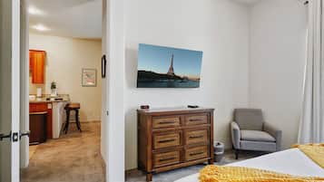 1 bedroom, desk, iron/ironing board, WiFi