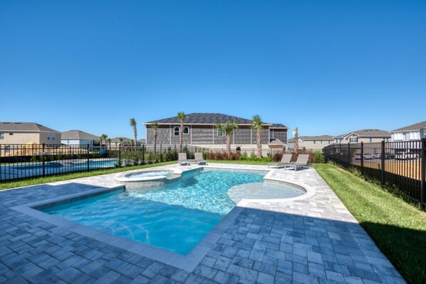 House, 5 Bedrooms | Pool