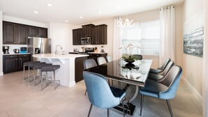 House, 5 Bedrooms | Dining