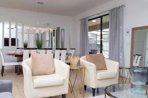 Villa, Mehrere Betten | Wohnzimmer