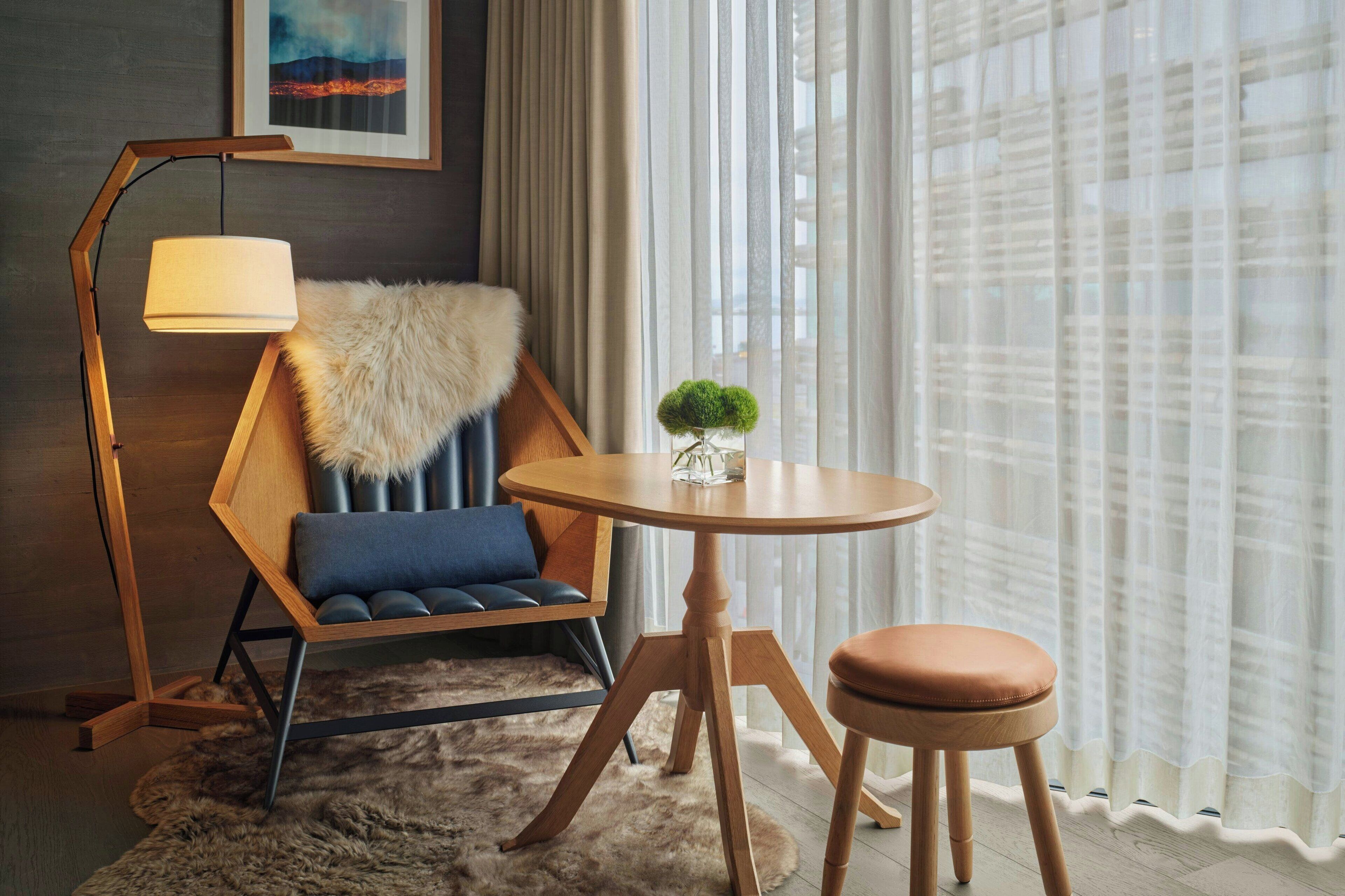 room, 1 king bed, non smoking, courtyard view | 1 bedroom, hypo-allergenic bedding, minibar, in-room safe