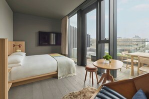 Hypo-allergenic bedding, minibar, in-room safe, laptop workspace - The Reykjavik EDITION (Reykjavik)