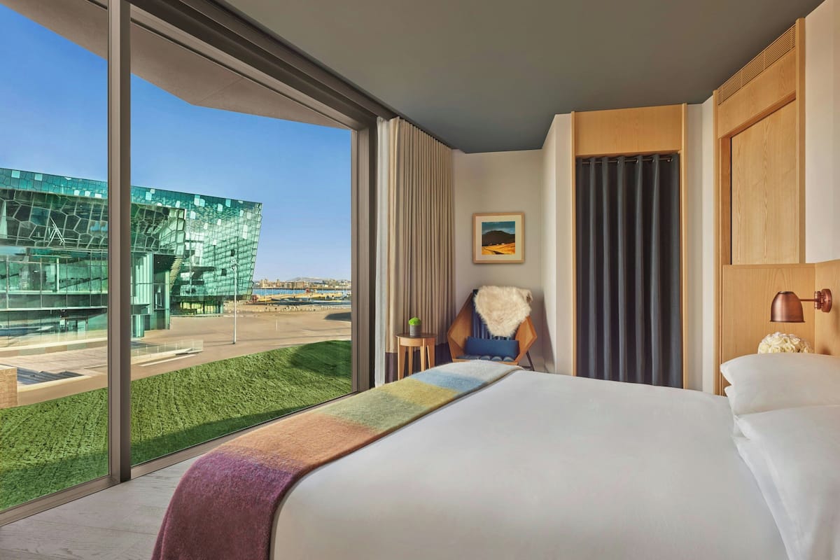 1 bedroom, hypo-allergenic bedding, minibar, in-room safe