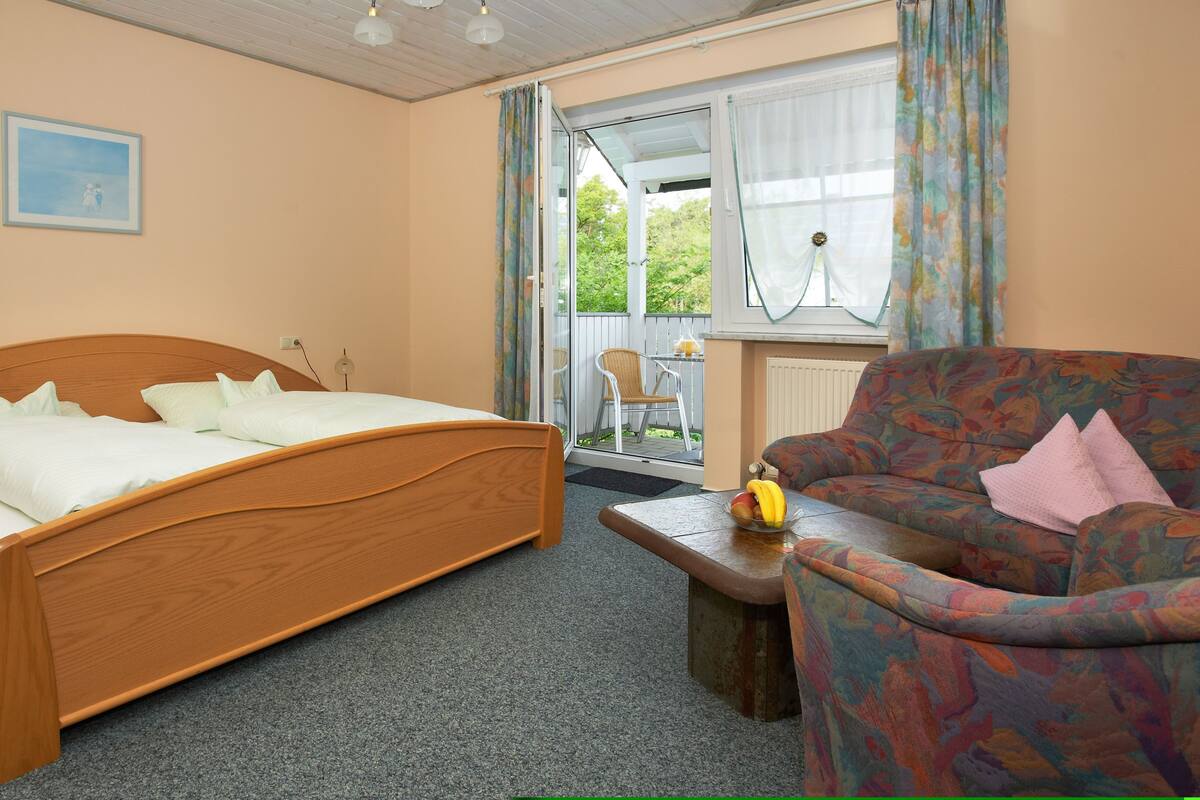 Double Room | In-room safe, free WiFi, bed sheets