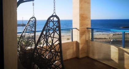 âThe Wind of the Wavesâ - a luxury seaside vacation, The building has a year-round indoor pool, gym, sauna and jacuzzi (in winter). The beach is 1 minute walk away, and the marina recreation complex is also next to the apartment.