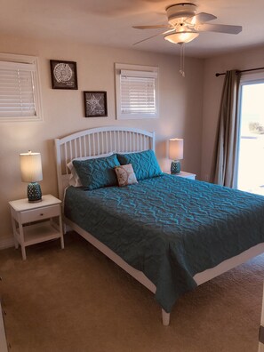 4 habitaciones, tabla de planchar con plancha, wifi y ropa de cama 