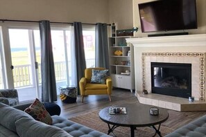 Smart TV, table tennis, books, stereo