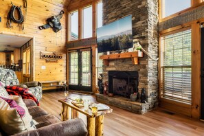 Smart TV, chimenea, videojuegos y reproductor de DVD