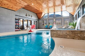 Alberca techada y alberca climatizada