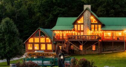 PRIVATE INDOOR POOL HEATED, HOT TUB, ARCADE, THEATER,FIREPIT,GRILL,DECK, PETS OK