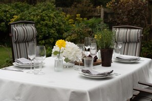 Cottage | Dining