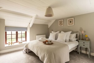 Cottage | 2 bedrooms, individually decorated, individually furnished, free WiFi