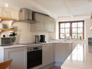 Cottage | Private kitchen | Cookware/dishes/utensils