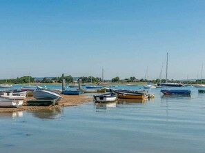 Marina - Detached Coastal Home 150m from Beach | Sleeps 8 (West Wittering)