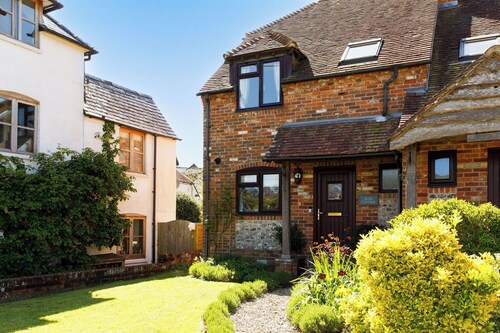 Cosy Cottage in Heart of South Downs