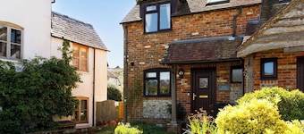 Cosy Cottage in Heart of South Downs