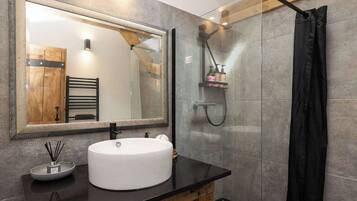 Douche, serviettes fournies
