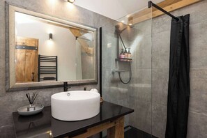 Shower, towels