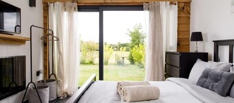 Rural Lodge Retreat with Hot Tub