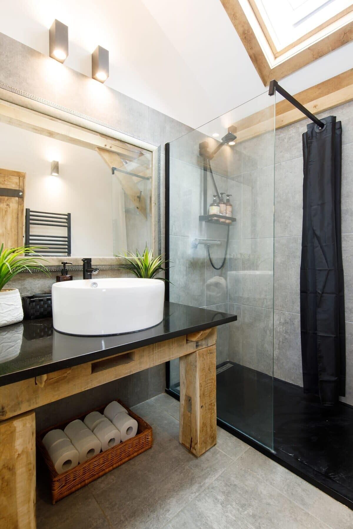 Shower, towels