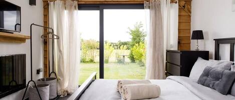 3 bedrooms, iron/ironing board, travel cot, WiFi