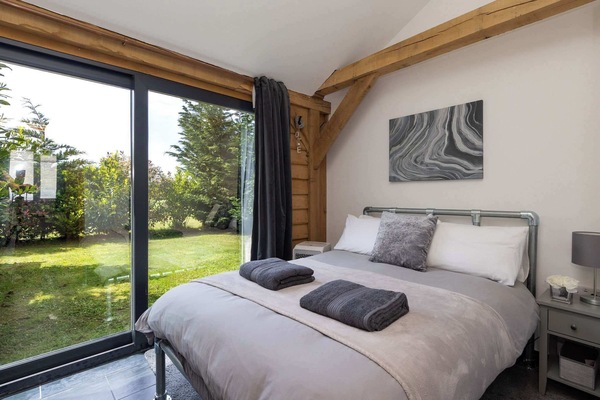 3 bedrooms, iron/ironing board, travel cot, WiFi