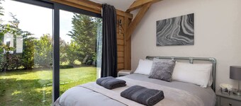 Rural Lodge Retreat with Hot Tub
