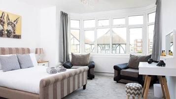 4 bedrooms, iron/ironing board, WiFi, bed sheets