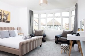 4 bedrooms, iron/ironing board, WiFi, bed sheets