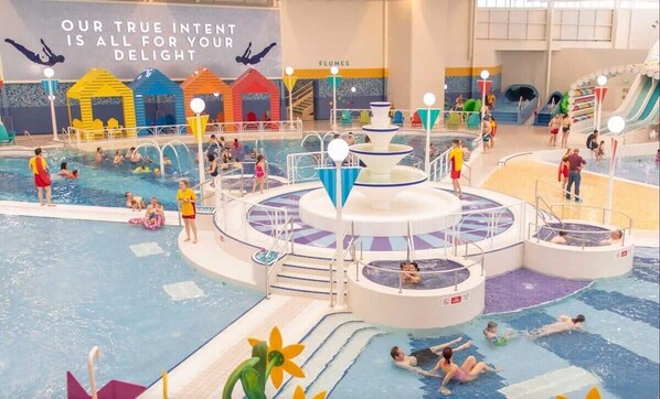 Pool - Spacious House for 10 with Hot Tub Nr Beach (Bognor Regis)