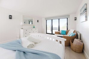 4 habitaciones, tabla de planchar con plancha, cuna de viaje y wifi 