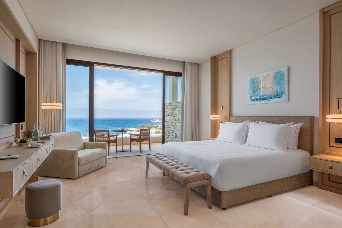 Cap Deluxe Room | Minibar, safe på rommet, skrivebord og lydisolert