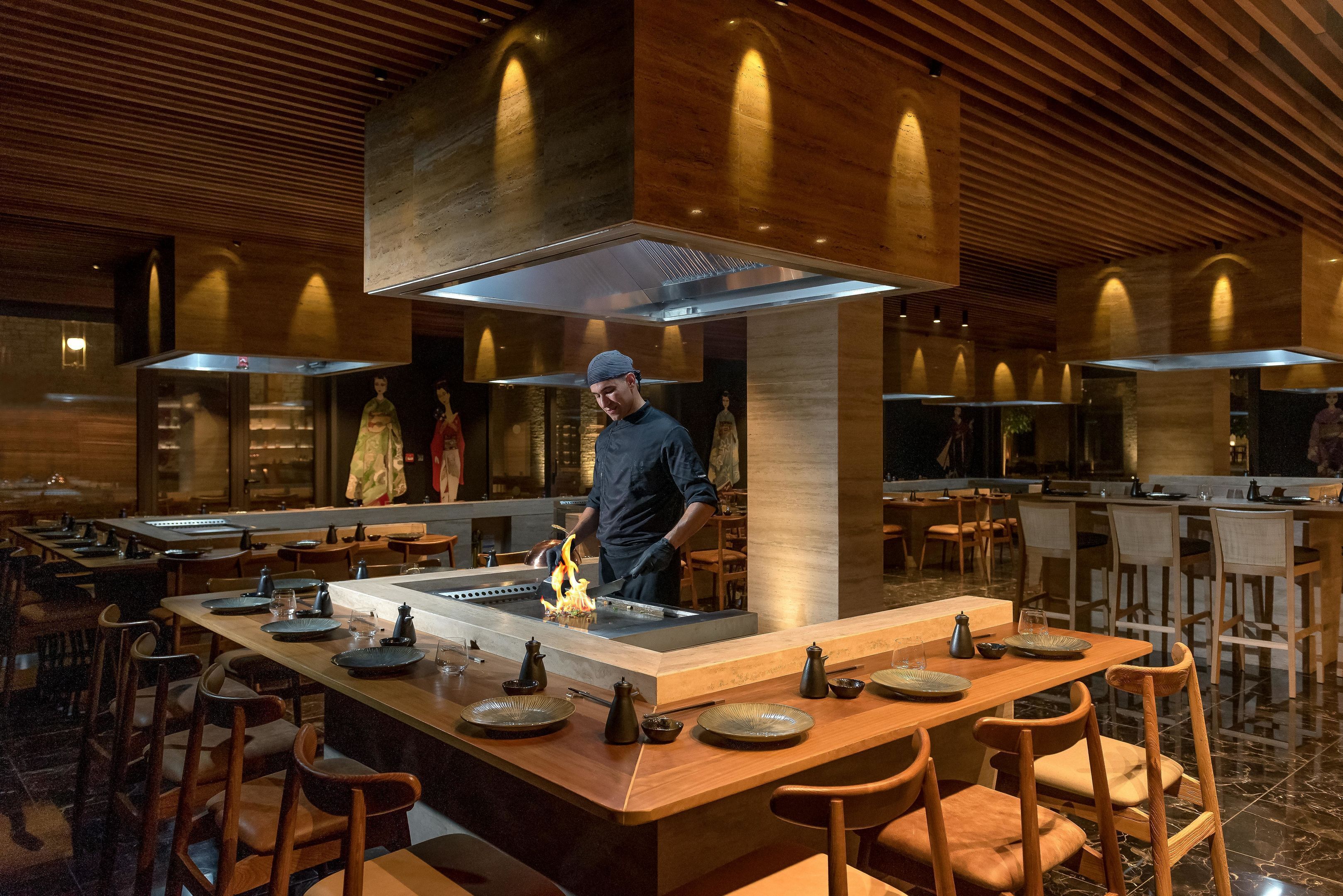 5 restaurants; breakfast, lunch, and dinner served