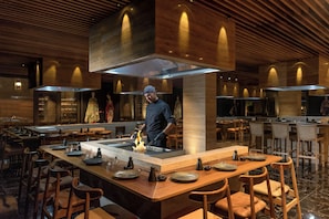 5 restaurants, breakfast, lunch, dinner served; Italian cuisine