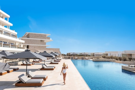 Indoor pool, 3 outdoor pools, pool umbrellas, sun loungers