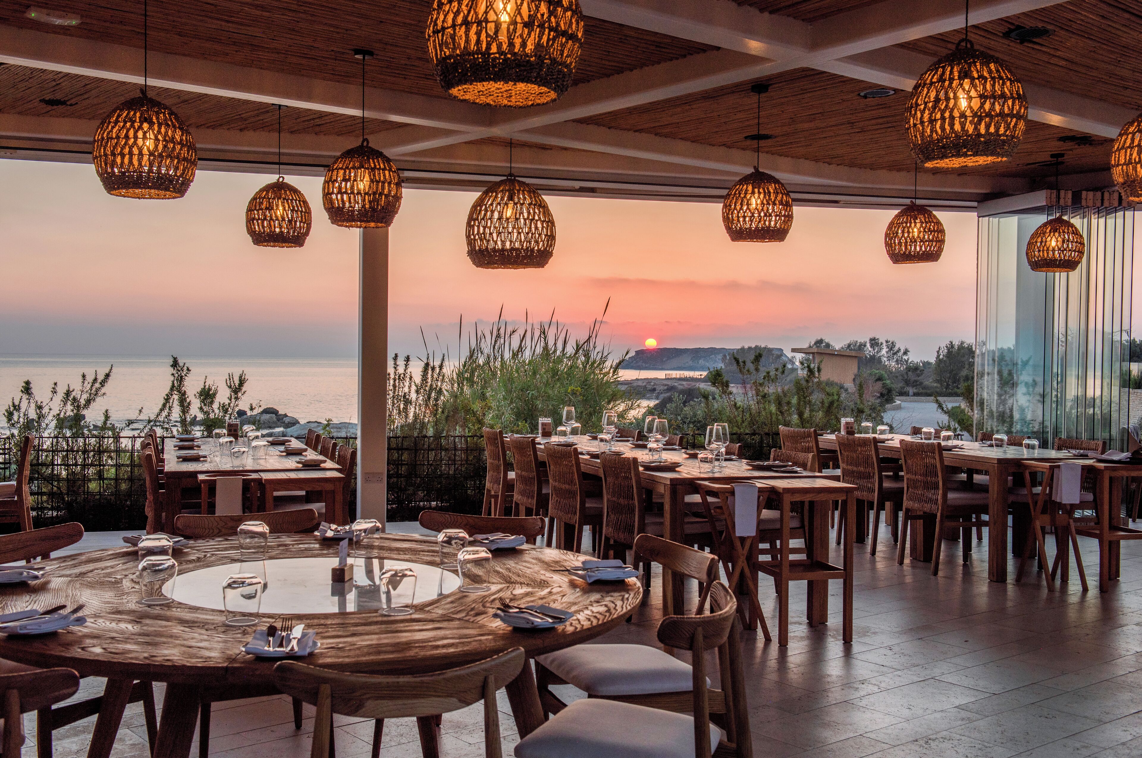 5 restaurants, breakfast, lunch, dinner served; Italian cuisine 