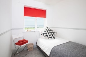 3 chambres, fer et planche à repasser, Wi-Fi, draps fournis