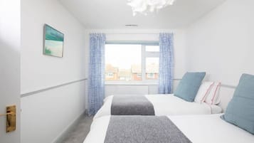 3 dormitoris, planxa i posts de planxar, un bressol de viatge i wifi