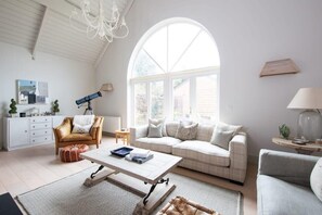 Flat-screen TV, fireplace, offices
