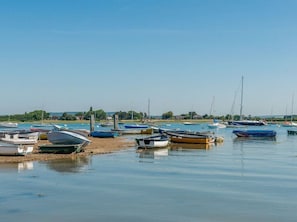 A marina with various boats docked. - West Wittering Beach House for 6 (West Wittering)