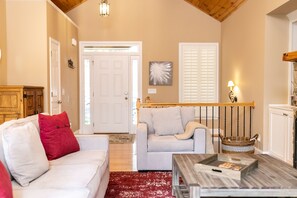 Smart TV, fireplace, DVD player, stereo