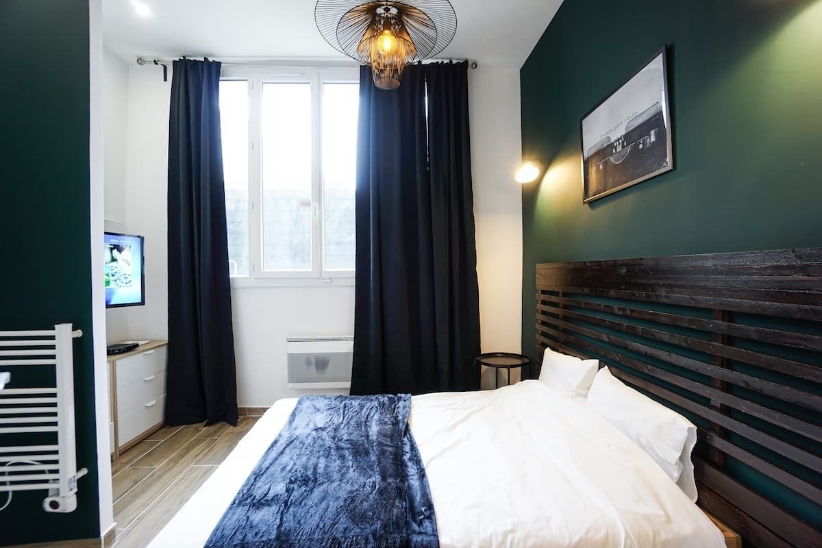 1 chambre, fer et planche à repasser, Wi-Fi gratuit, draps fournis